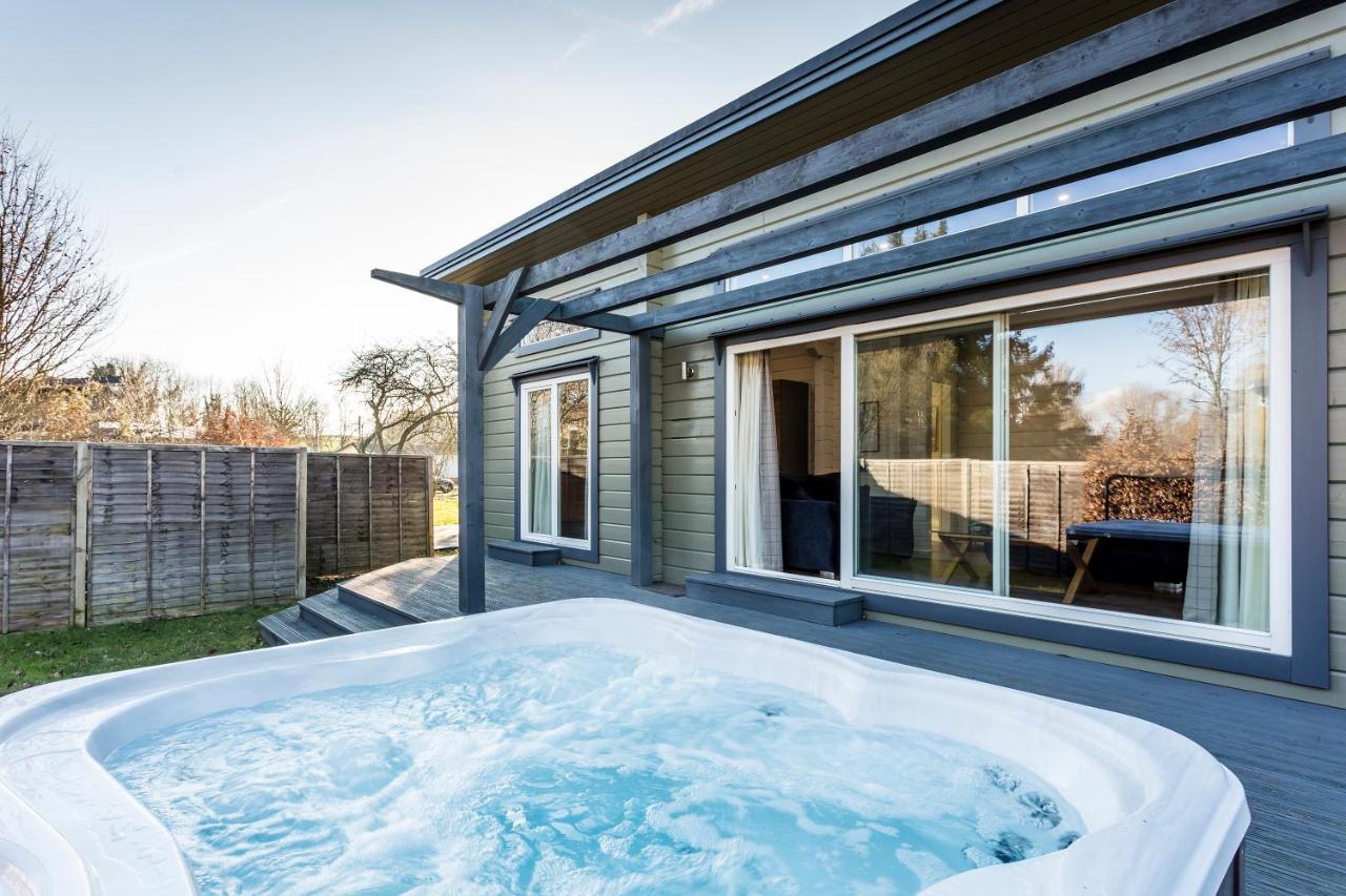 Roydon Marina Village Lodges Exteriör bild