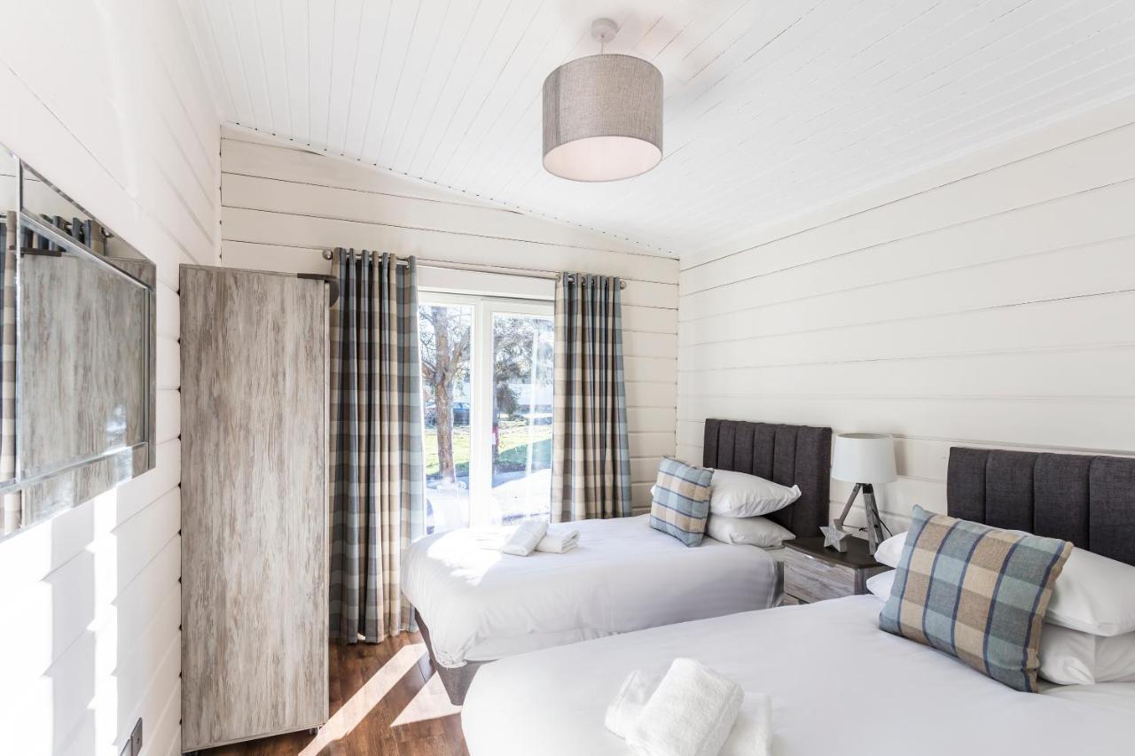 Roydon Marina Village Lodges Exteriör bild