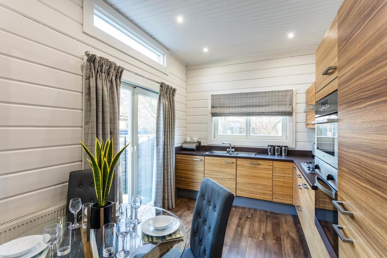 Roydon Marina Village Lodges Exteriör bild