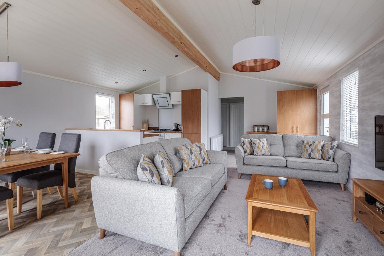 Roydon Marina Village Lodges Exteriör bild