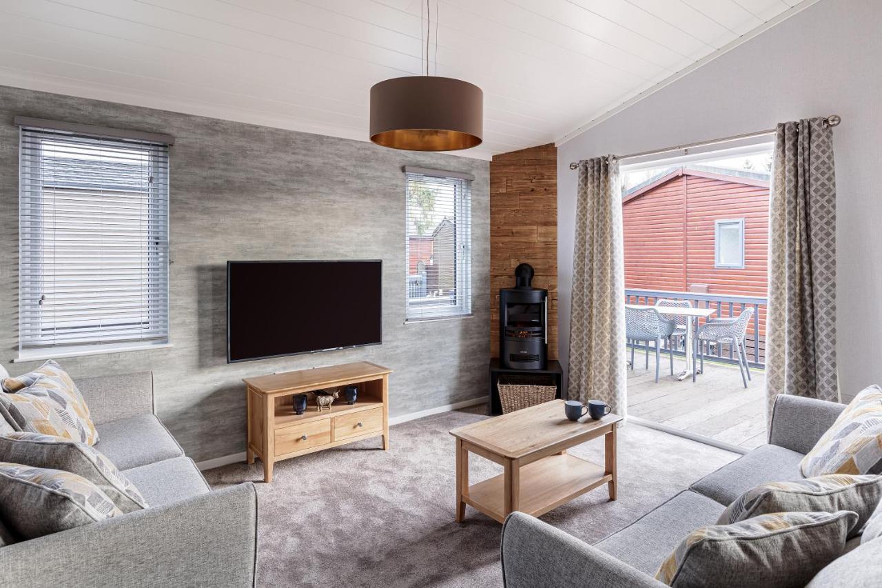 Roydon Marina Village Lodges Exteriör bild