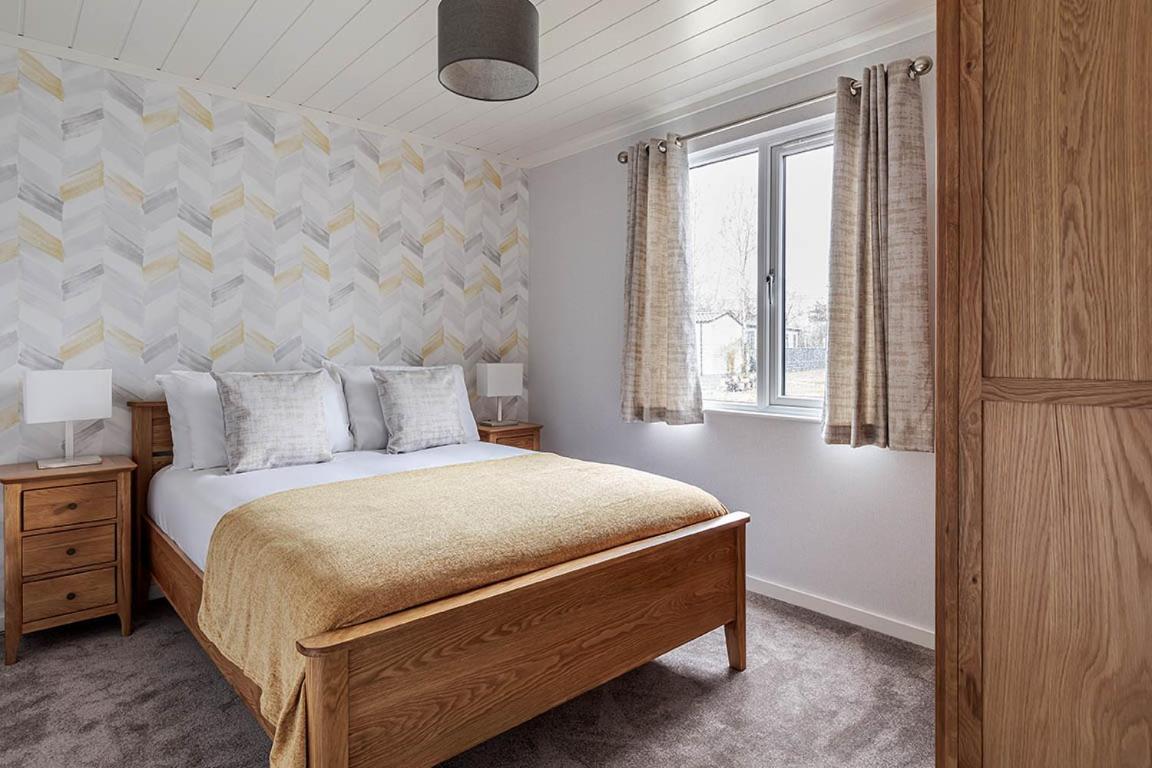 Roydon Marina Village Lodges Exteriör bild