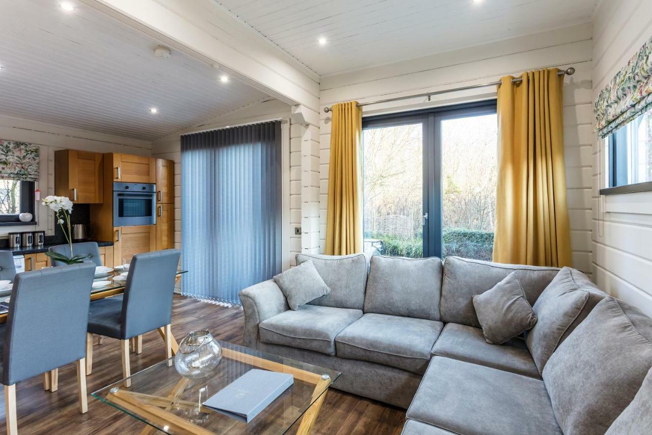 Roydon Marina Village Lodges Exteriör bild