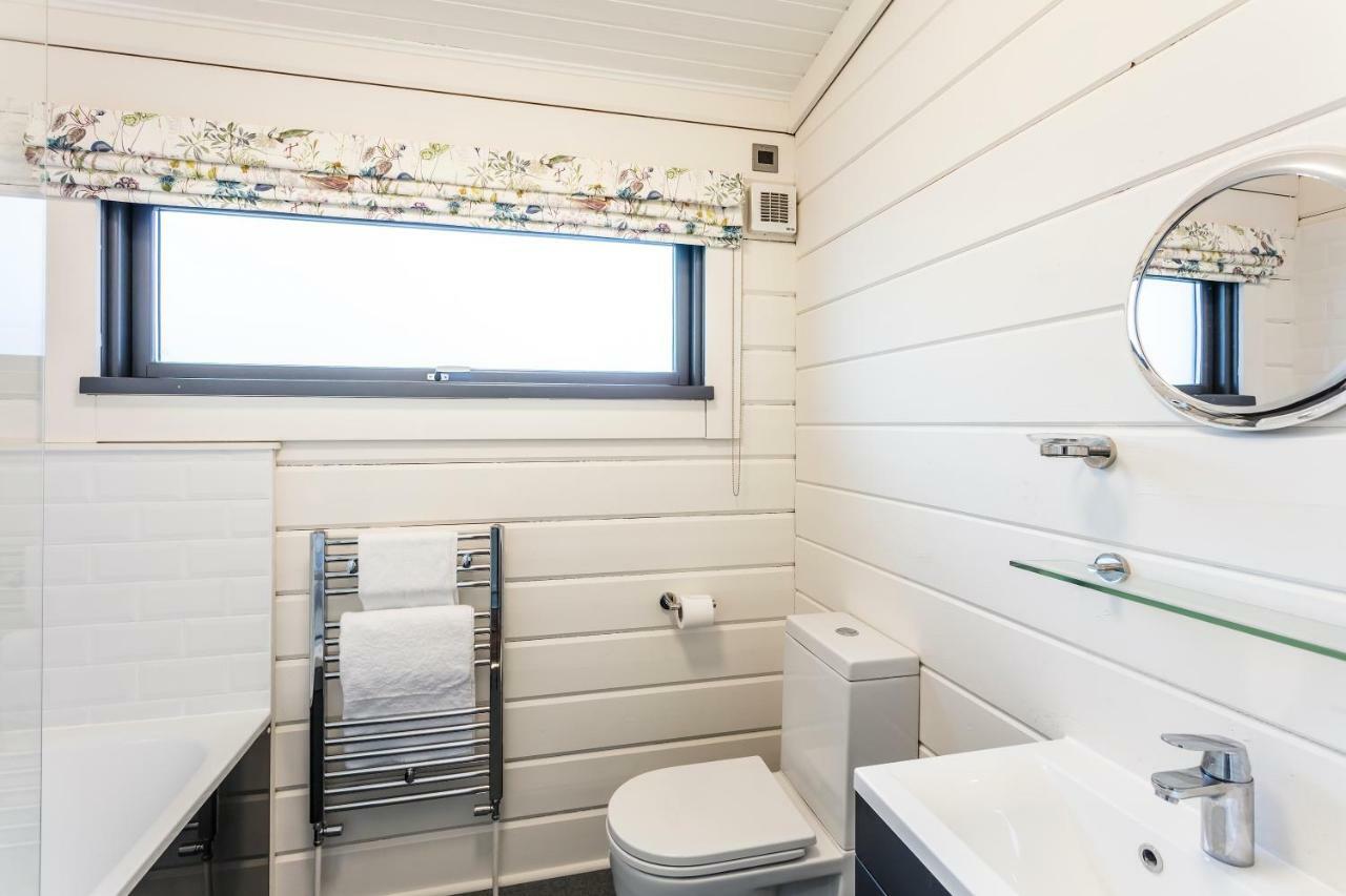 Roydon Marina Village Lodges Exteriör bild