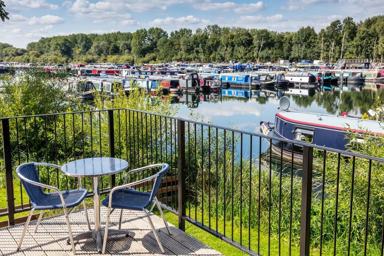 Roydon Marina Village Lodges Exteriör bild